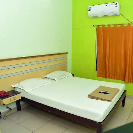 بونديتْشيري Hotel Aditya المظهر الخارجي الصورة