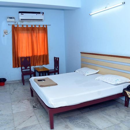 بونديتْشيري Hotel Aditya المظهر الخارجي الصورة