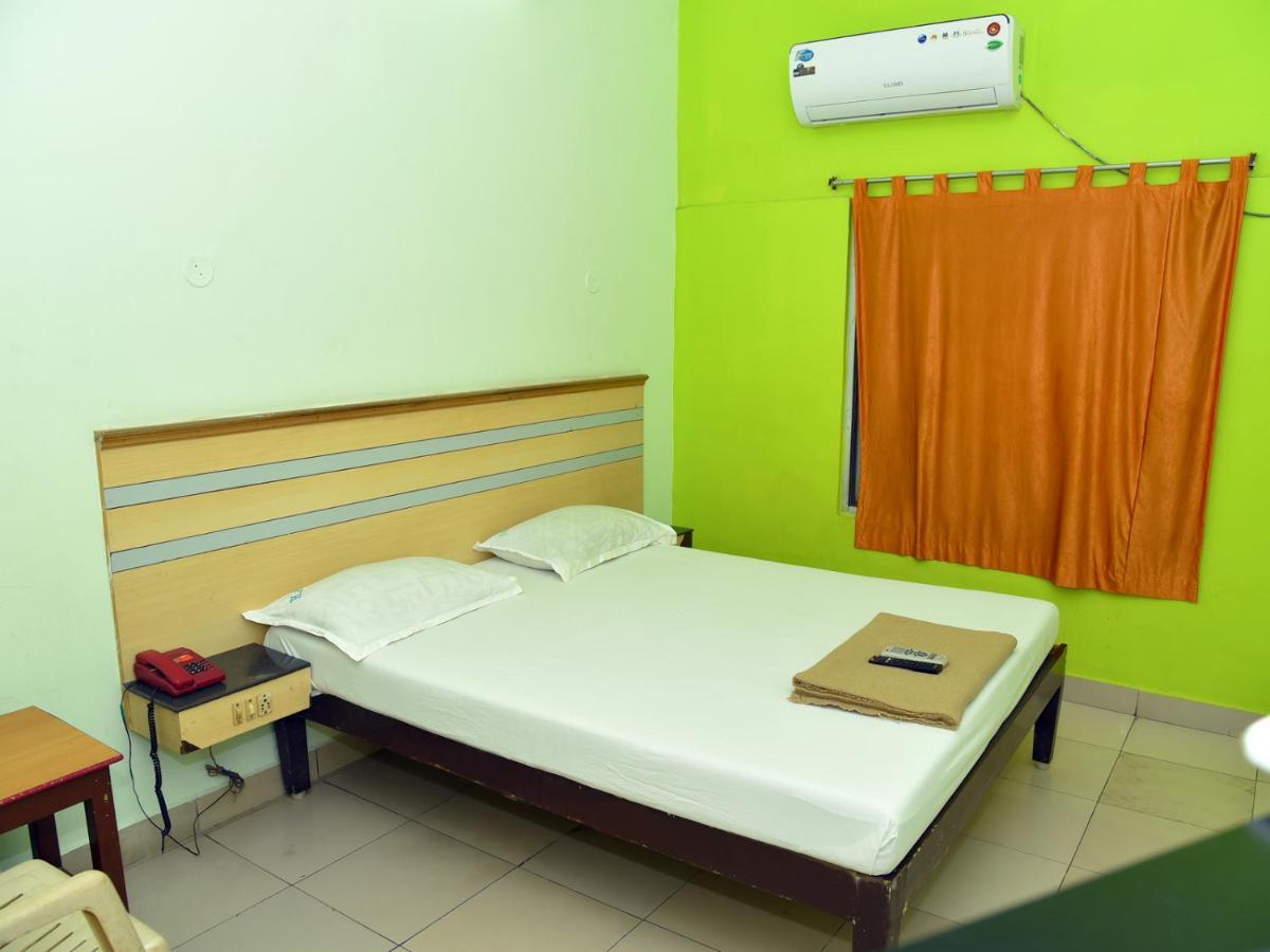 بونديتْشيري Hotel Aditya المظهر الخارجي الصورة
