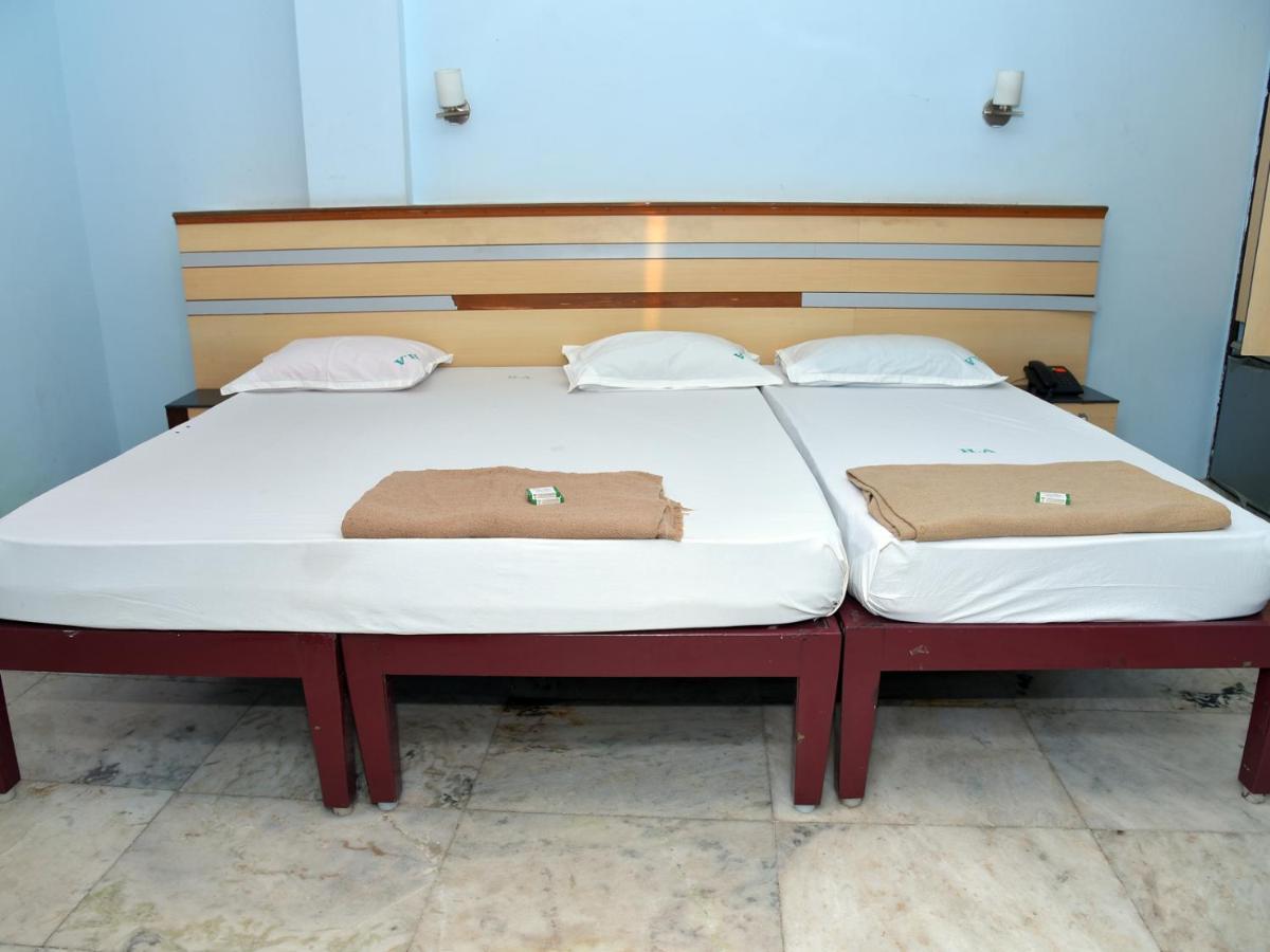 بونديتْشيري Hotel Aditya المظهر الخارجي الصورة