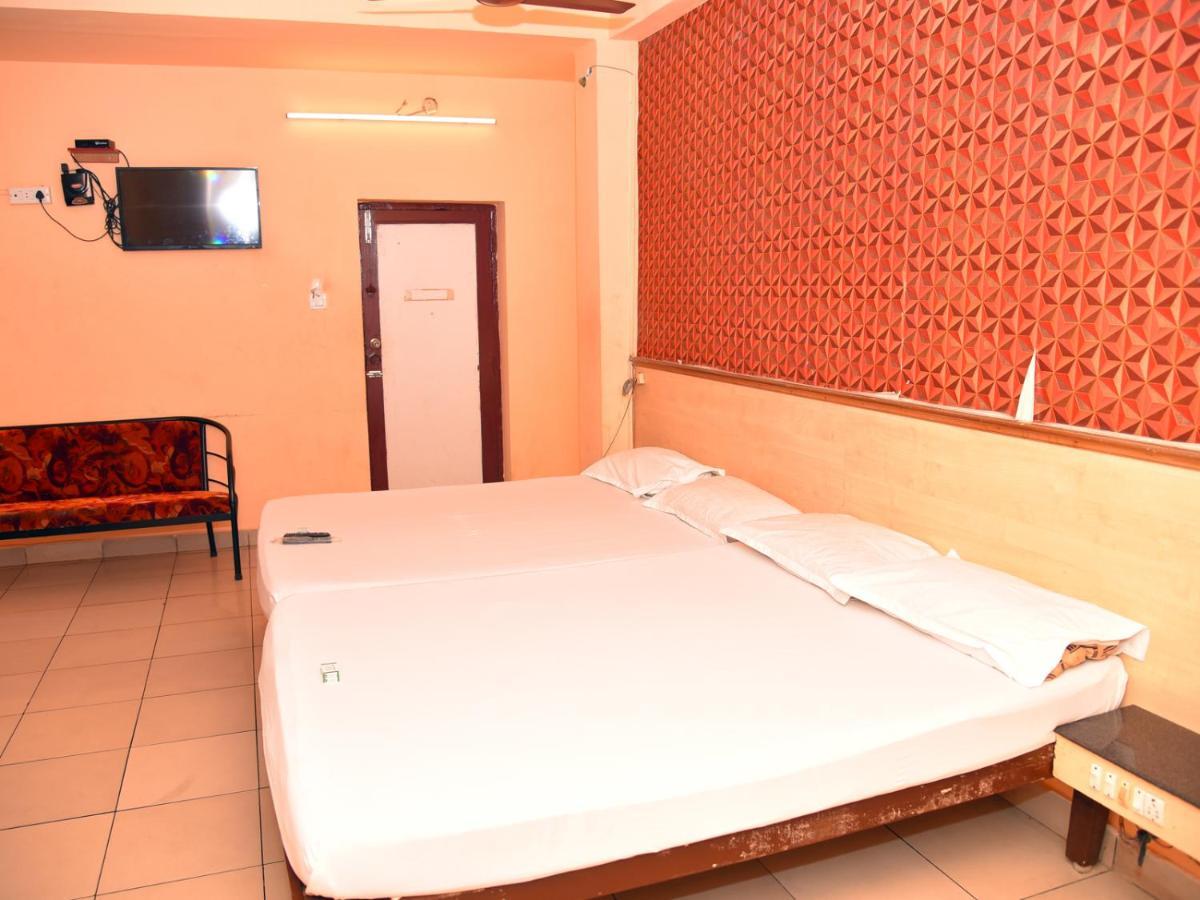 بونديتْشيري Hotel Aditya المظهر الخارجي الصورة