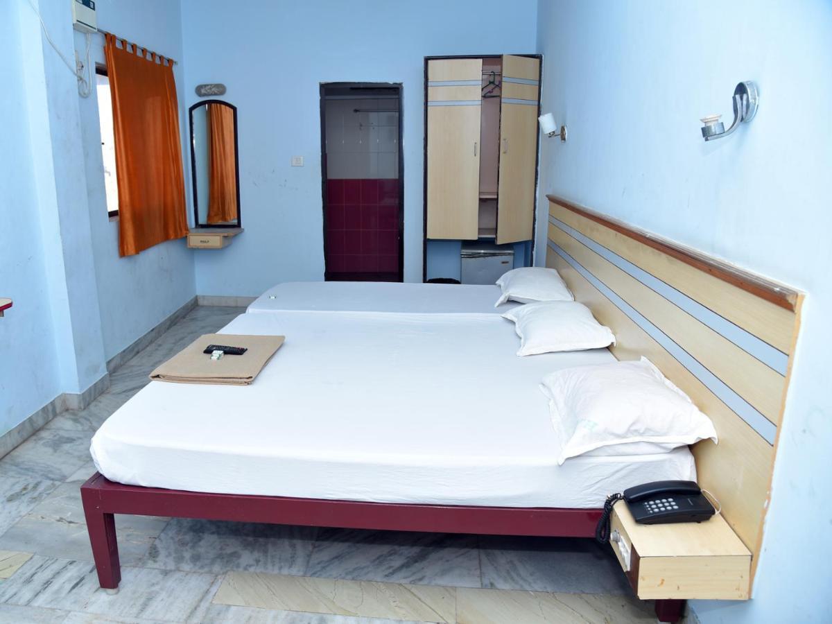 بونديتْشيري Hotel Aditya المظهر الخارجي الصورة