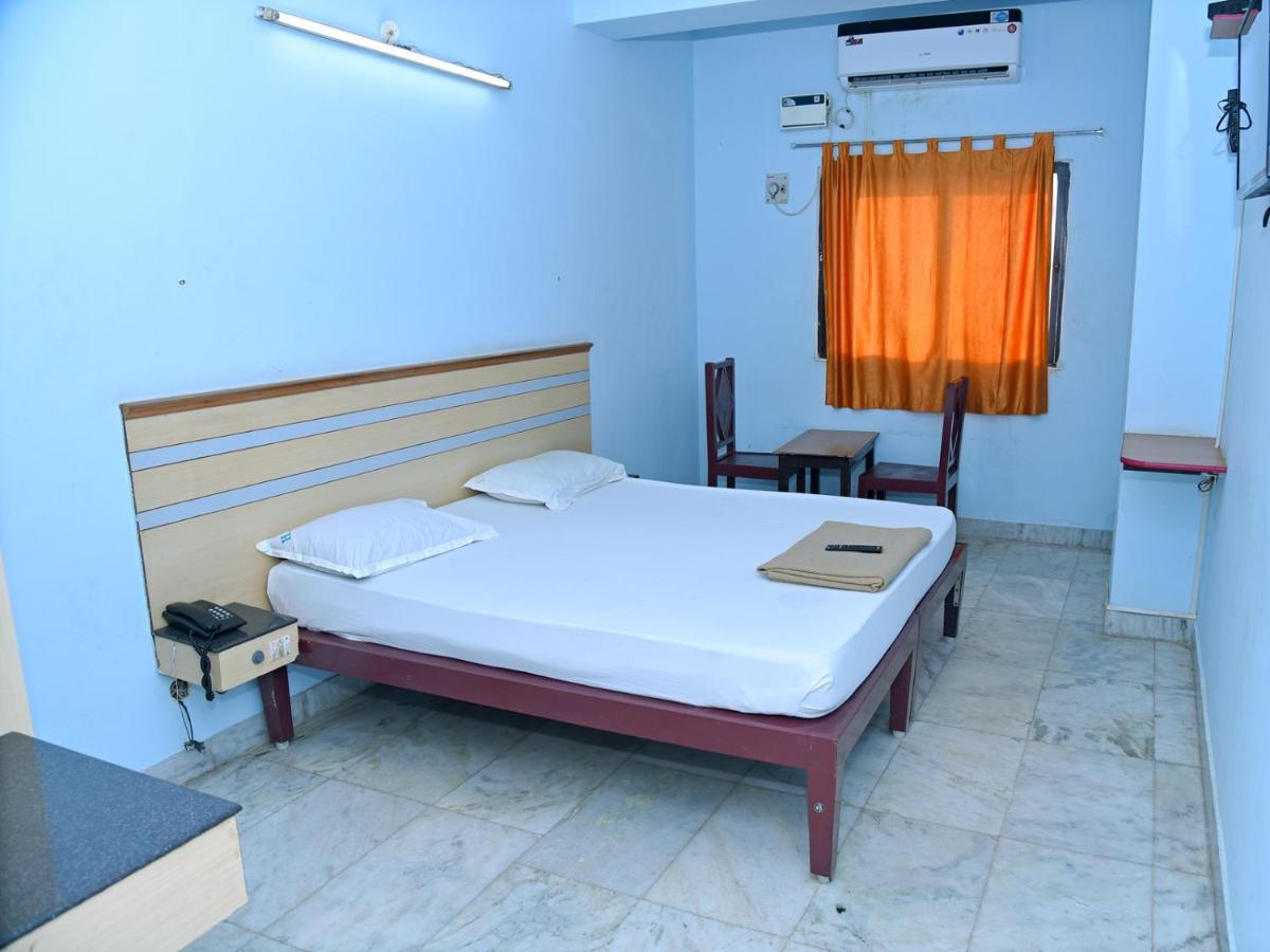 بونديتْشيري Hotel Aditya المظهر الخارجي الصورة