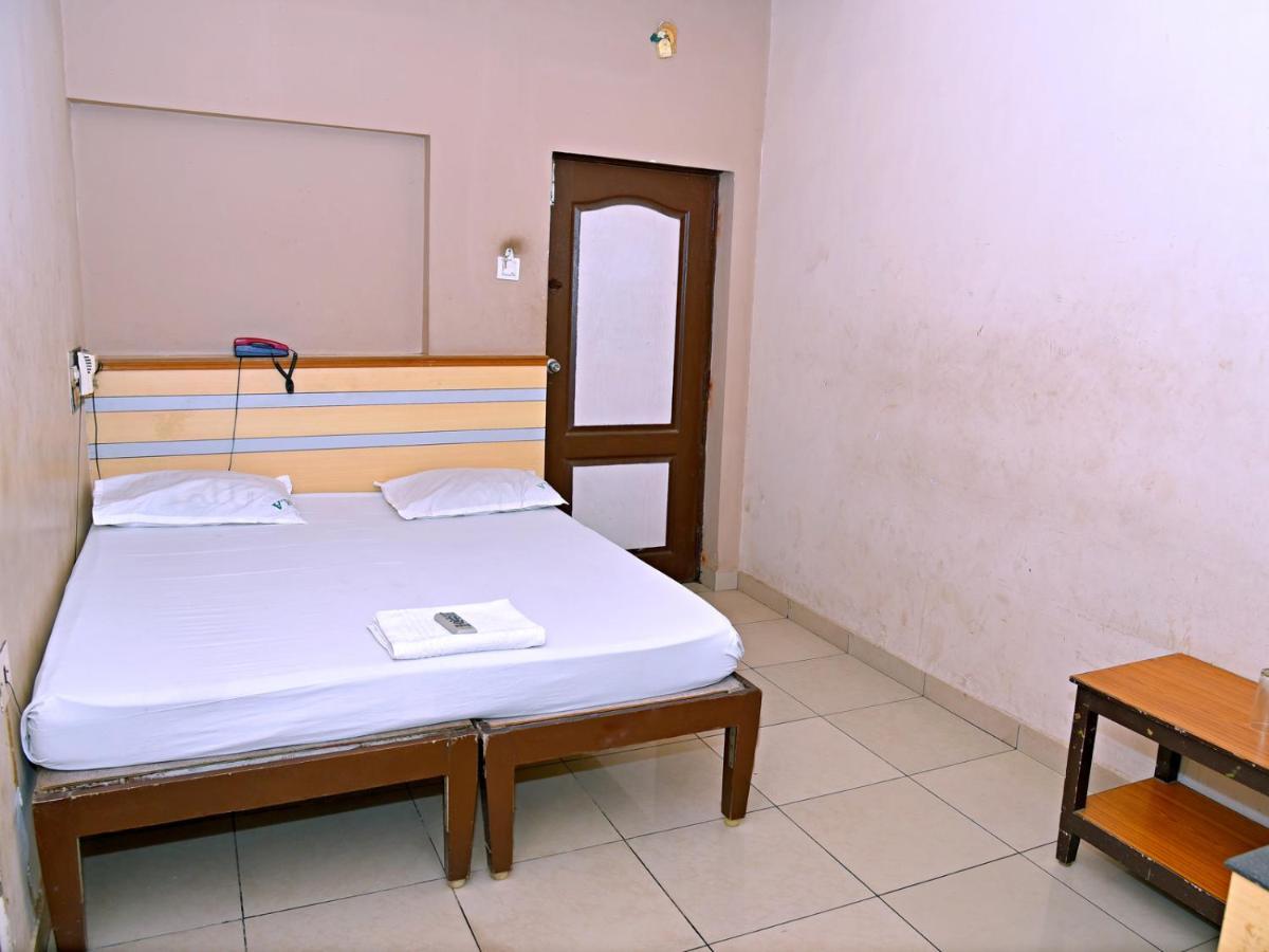 بونديتْشيري Hotel Aditya المظهر الخارجي الصورة