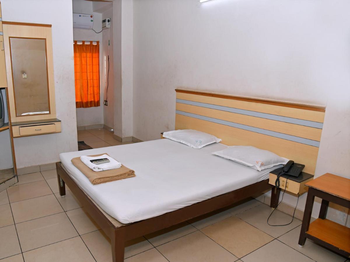 بونديتْشيري Hotel Aditya المظهر الخارجي الصورة