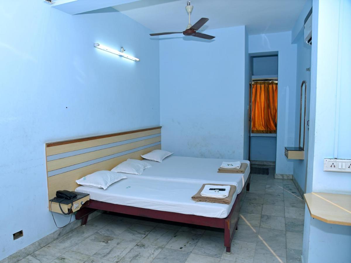 بونديتْشيري Hotel Aditya المظهر الخارجي الصورة