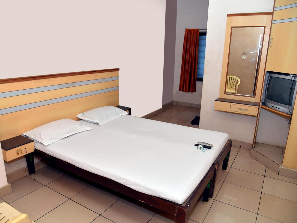 بونديتْشيري Hotel Aditya المظهر الخارجي الصورة