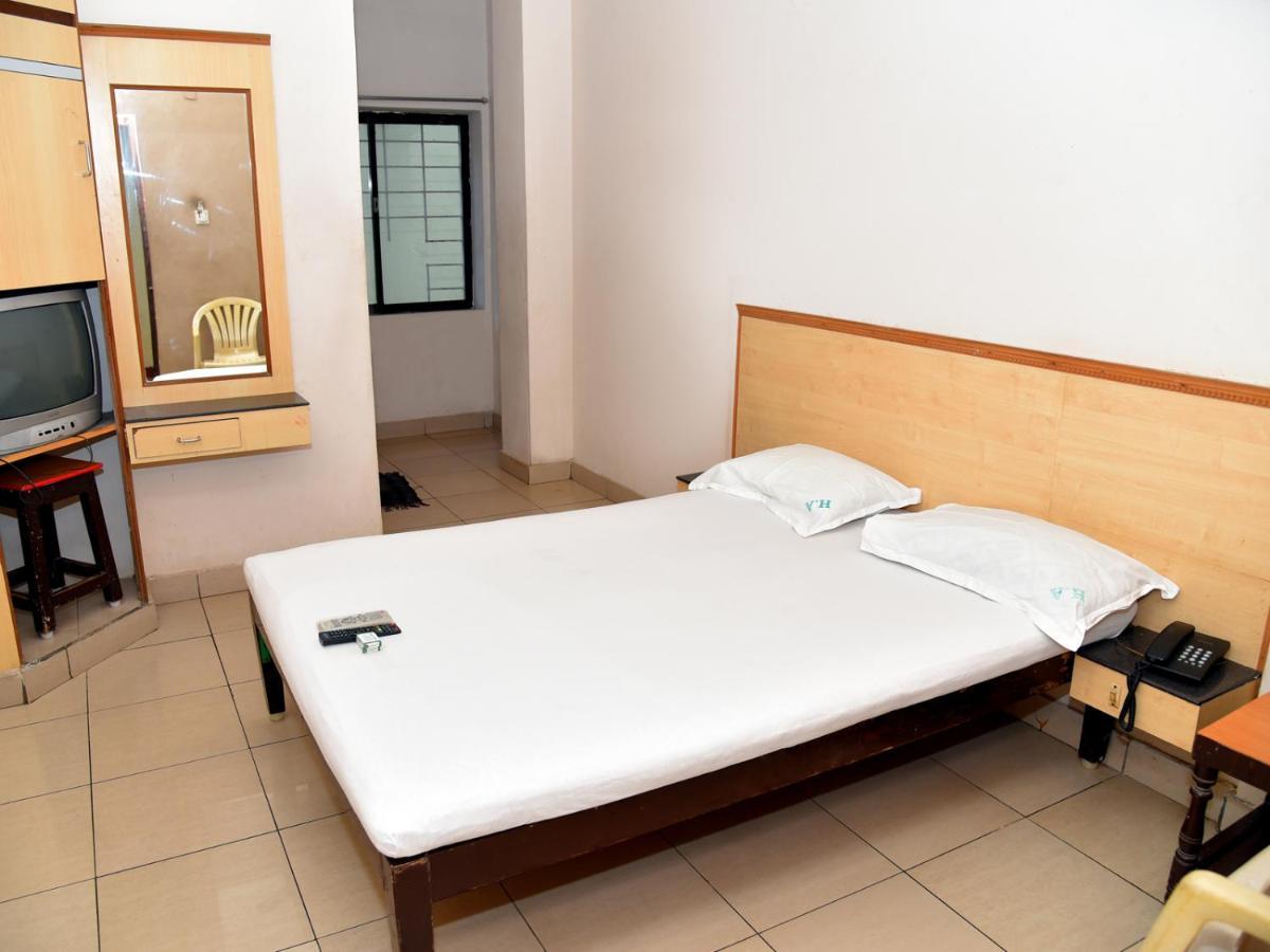 بونديتْشيري Hotel Aditya المظهر الخارجي الصورة