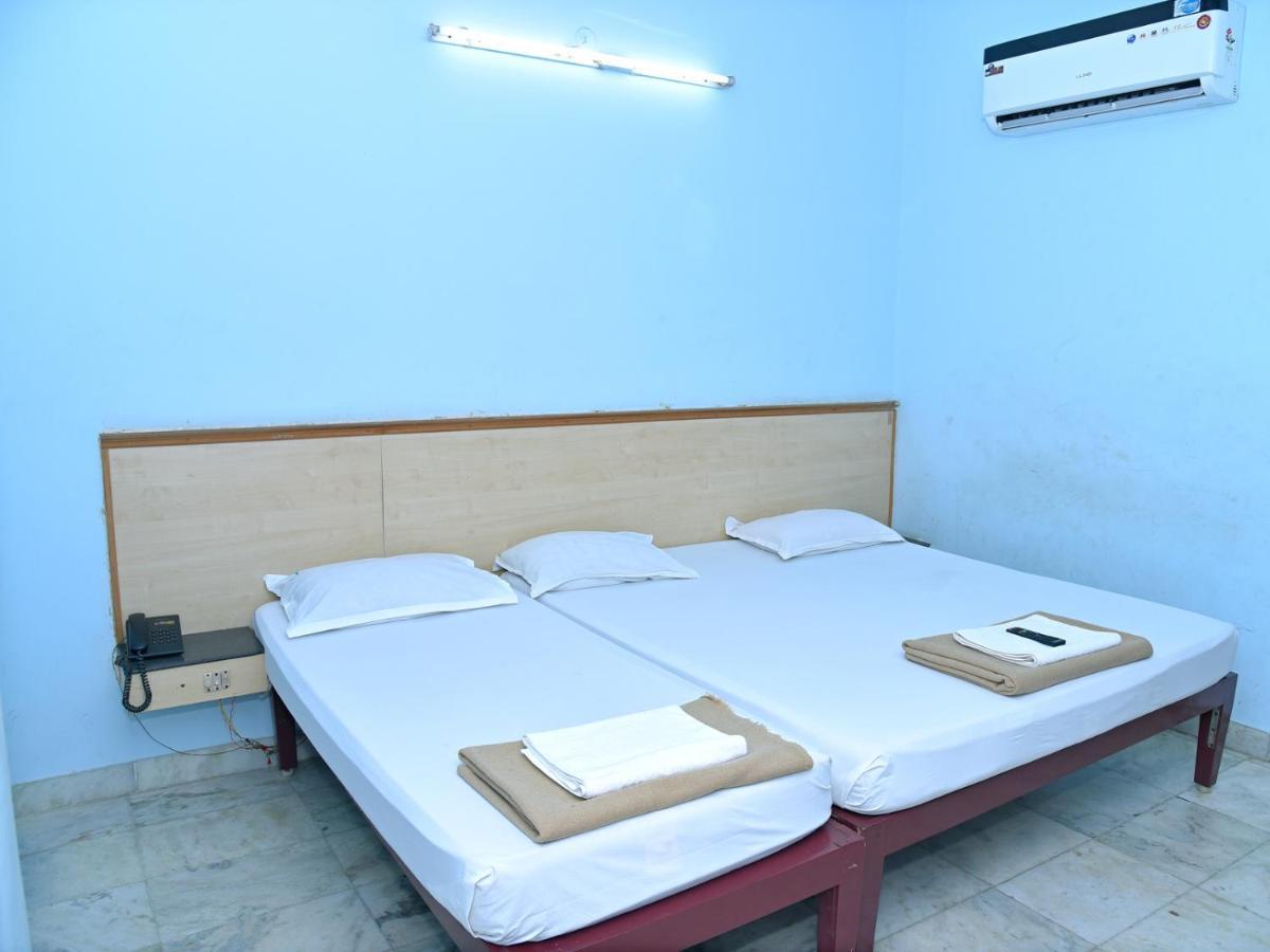 بونديتْشيري Hotel Aditya المظهر الخارجي الصورة