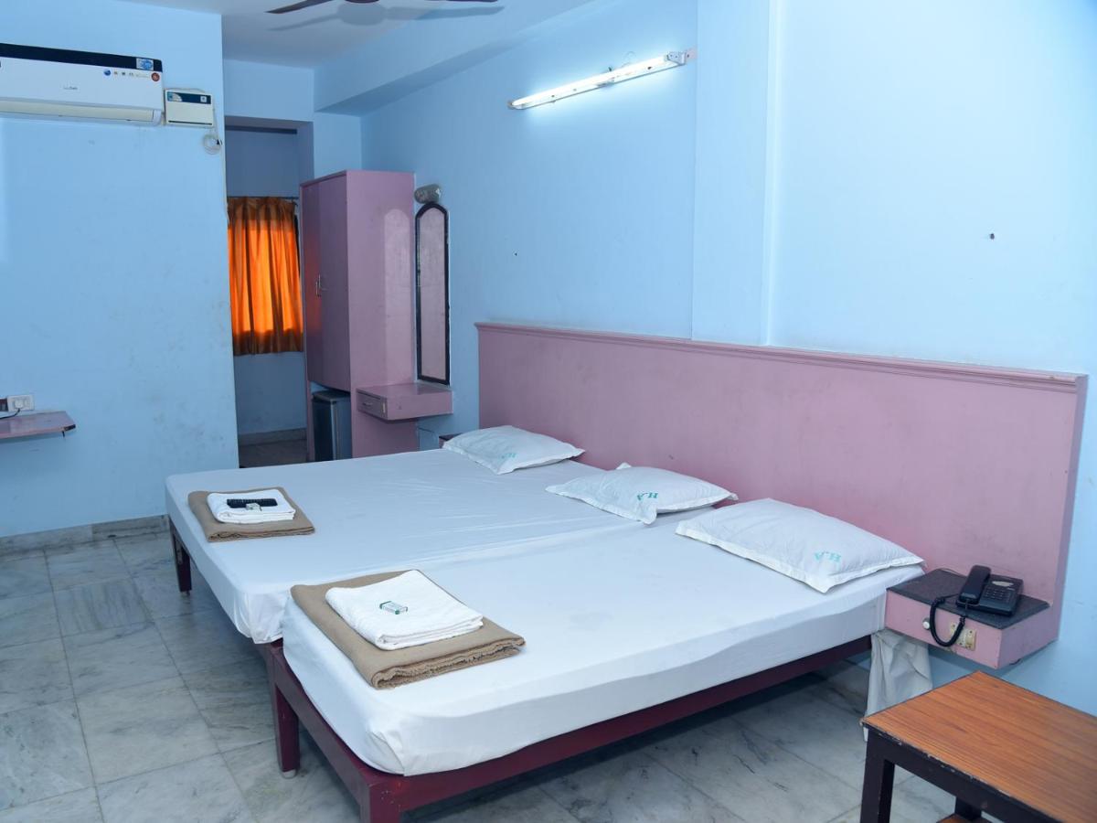 بونديتْشيري Hotel Aditya المظهر الخارجي الصورة