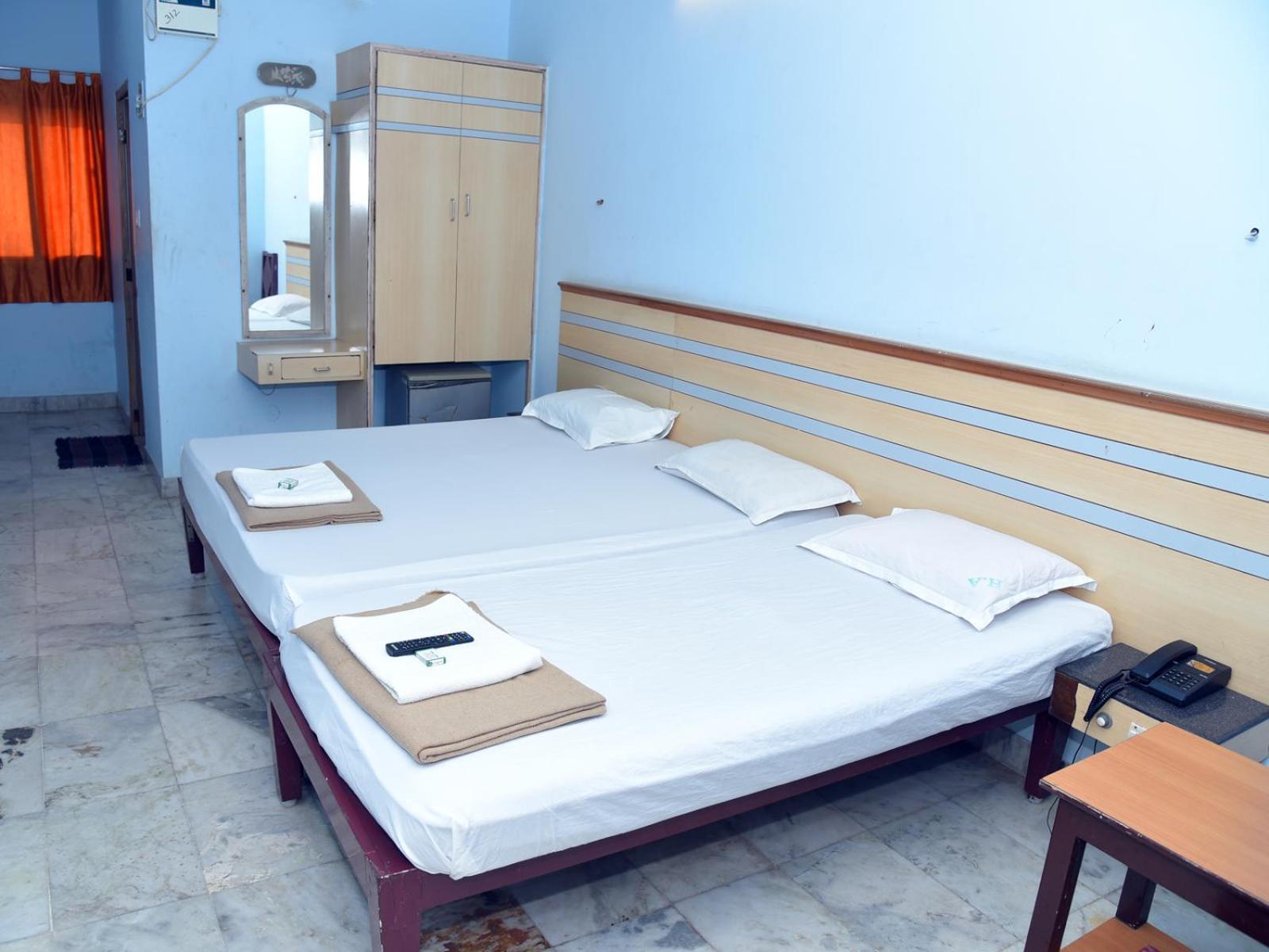 بونديتْشيري Hotel Aditya المظهر الخارجي الصورة
