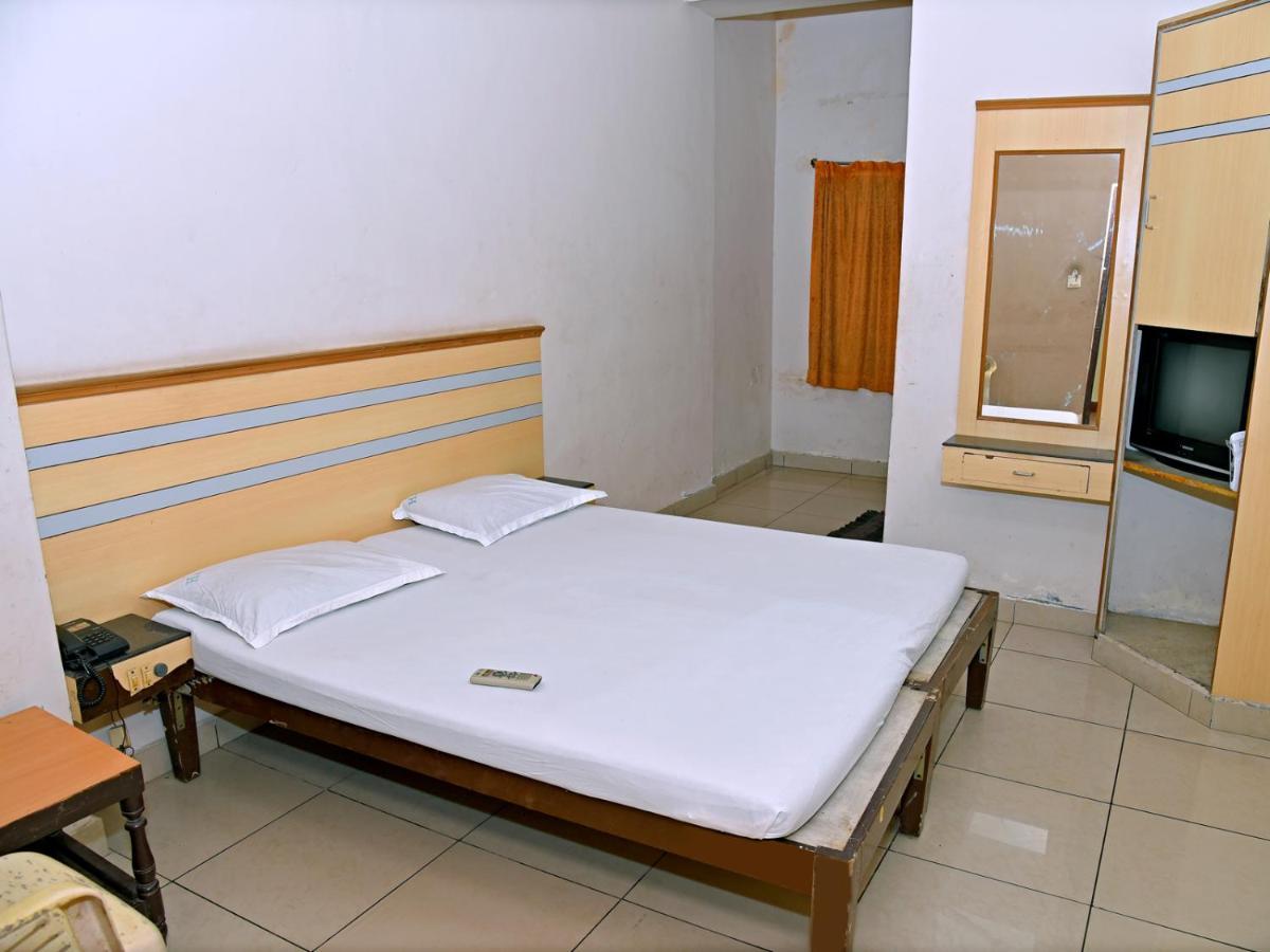 بونديتْشيري Hotel Aditya المظهر الخارجي الصورة