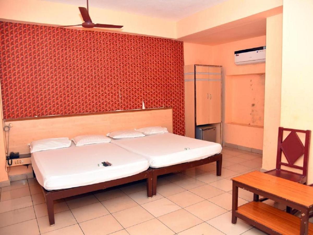 بونديتْشيري Hotel Aditya المظهر الخارجي الصورة